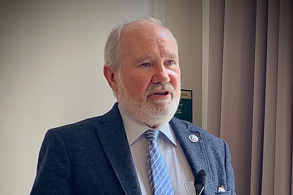 David Worsfold speaking in a meeting.