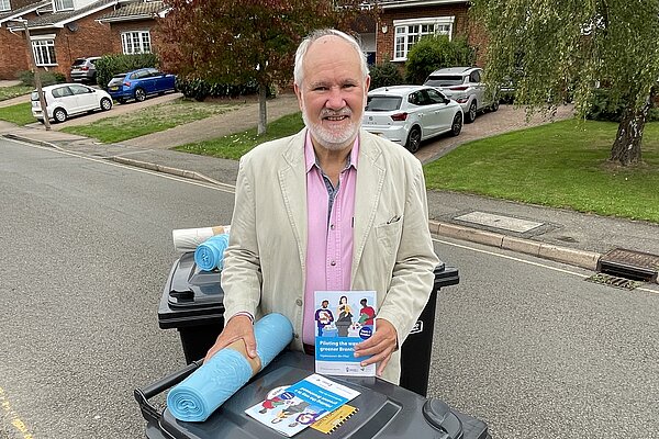 David Worsfold with recycling bags