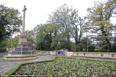 Brentwood War memorial in Shenfield Road